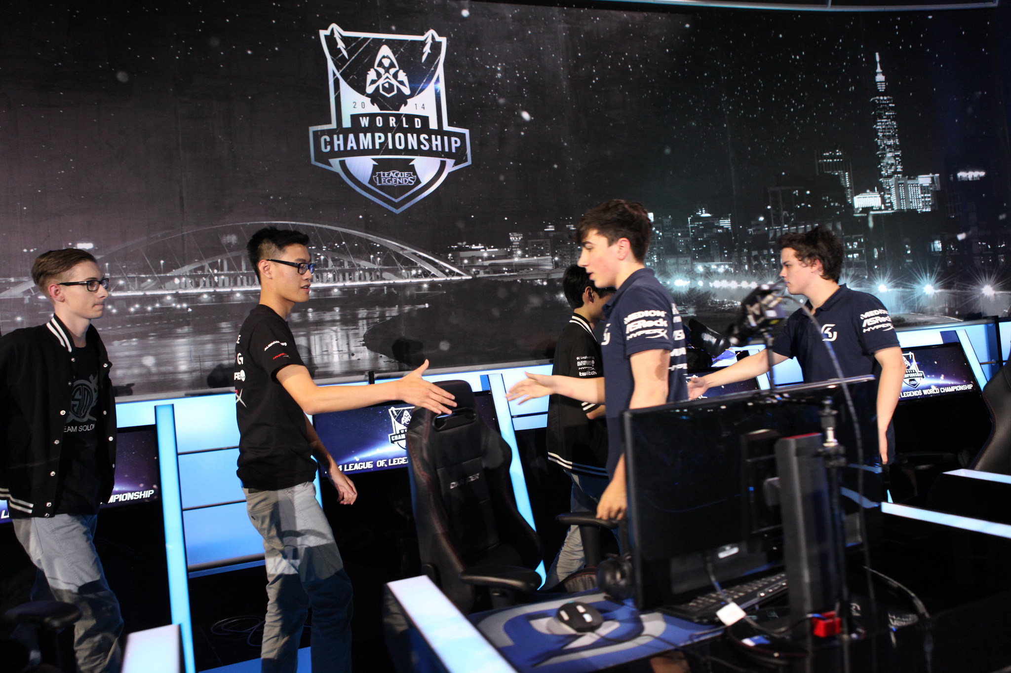 LPL赛区S15LOL全球总决赛总结：进步明显，顶尖对决存差距